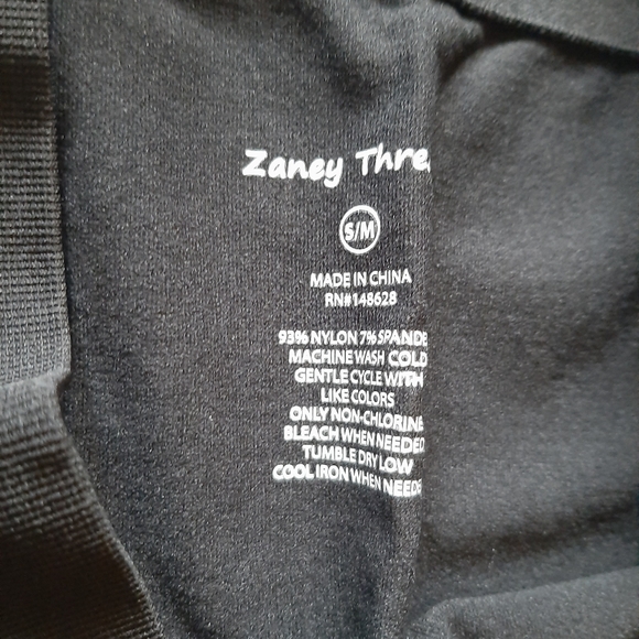 🆕️ Black & Gray Ombre Capri Leggings - Picture 7 of 7